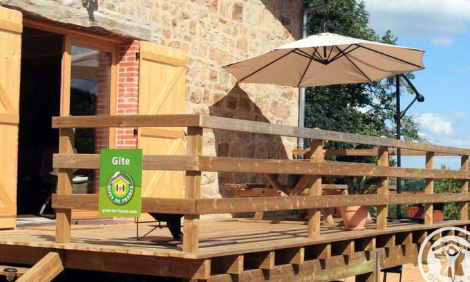 Saint-Romain-d'Urfe Cottage | Comfortable Cottage with Private Terrace - Free Wifi