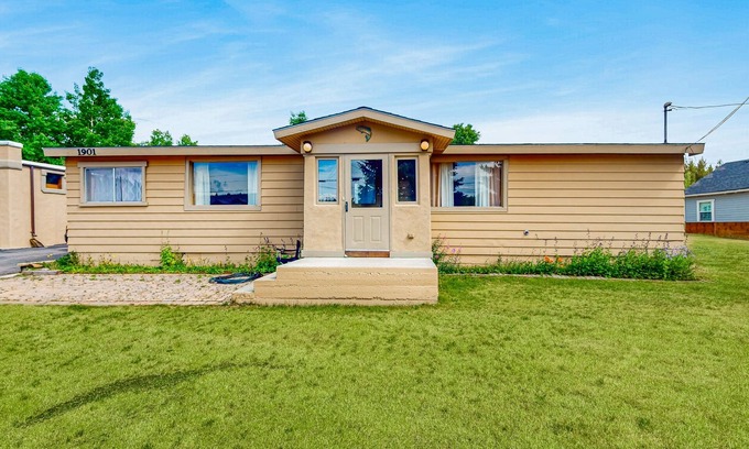 Leadville House | Comfortable home with kitchen and Washer/Dryer- great location