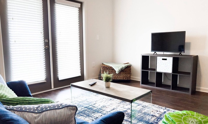 Madison Apartment | Comfortable King Bed Suite - Relaxing Long Stay