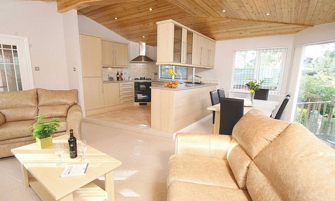 Bondgate Within Ski Chalet | Comfortable lodge with one double with en suite shower and one twin.