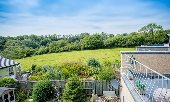 Llanteg House | Comfortable retreat in Narberth, 2 miles from beach, countryside views, walks