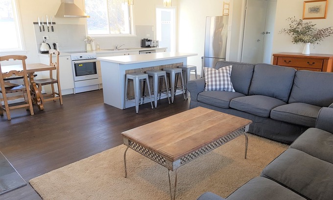 Oberon Cottage | Comfortable self-contained, three-bedroom cottage sleeping up to 8 people
