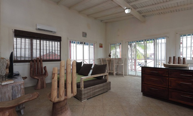 Bocas del Toro Apartment | Comfortable Studio in Bocas del Toro - Great location!