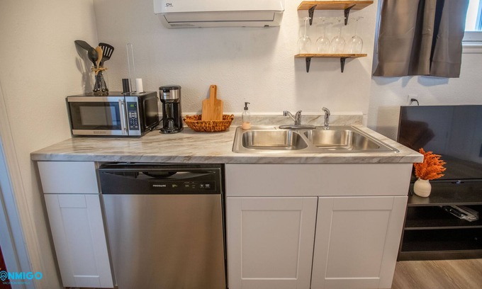 Price Apartment | Comfortable Studio Apt | Pet Friendly
