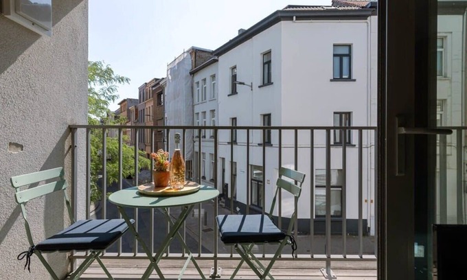 Brederode Apartment | Comfortable studio with terrace in Antwerp