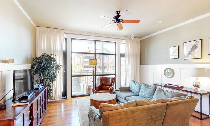 Port St. Joe Condo | Comfortable & Stylish Condo w/ Free WiFi & Central A/C plus a Shared Pool & Gym