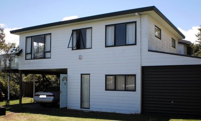 Waipahihi House | Comfortable Taupo Bach