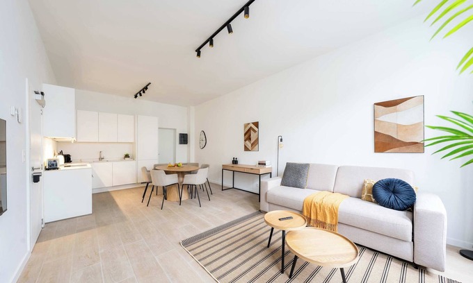 South Antwerp Apartment | Comfortable Urban Retreat for 6 in Central Antwerp