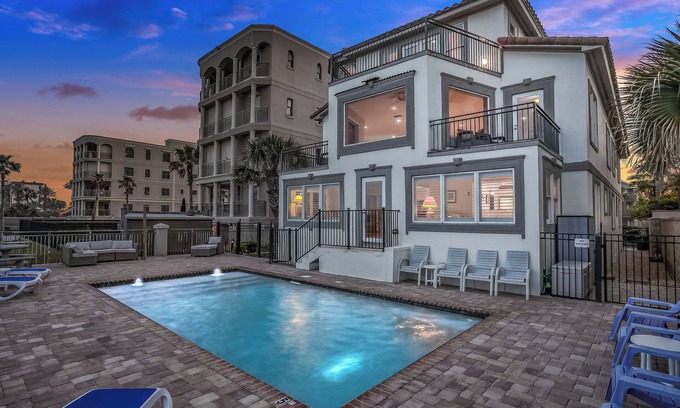 Jacksonville Beach House | Comfortable Huge Beach House – Centrally located nearby SHOPS, SIP & Restaurants