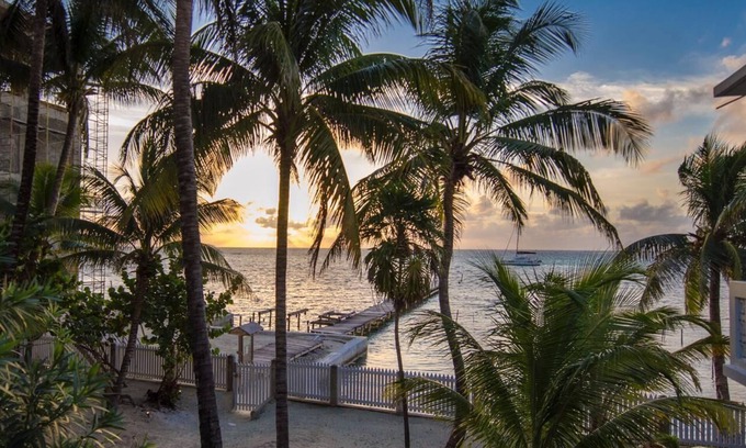 San Pedro Villa | Comfortable Villa with sea view