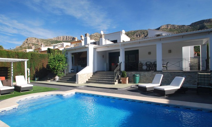 La Drova Villa | Comfortable Villa with private pool with air condition