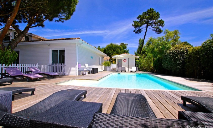 La Teste-de-Buch House | Comfortable wooden Arcachonnaise villa with heated pool