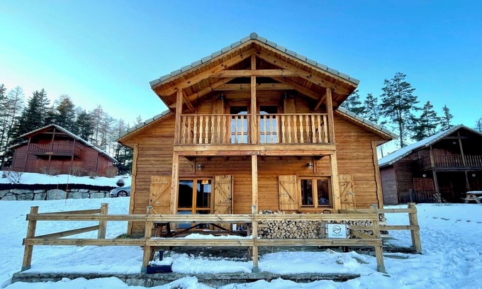 Le Devoluy Ski Chalet | Comfortable wooden chalet with Jacuzzi, ideal for the whole family!
