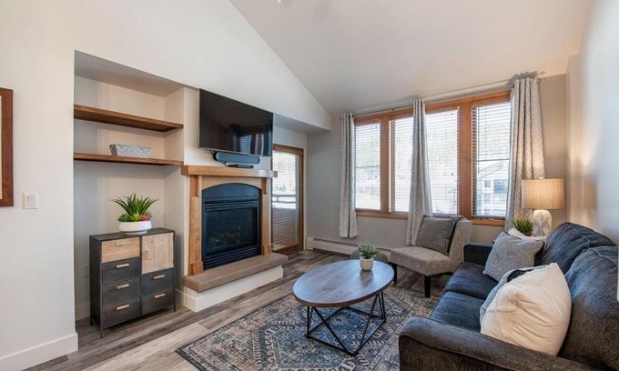 Winter Park Apartment | Comfortable Zephyr Mountain Lodge Condo with Spectacular View of the Continental Divide condo
