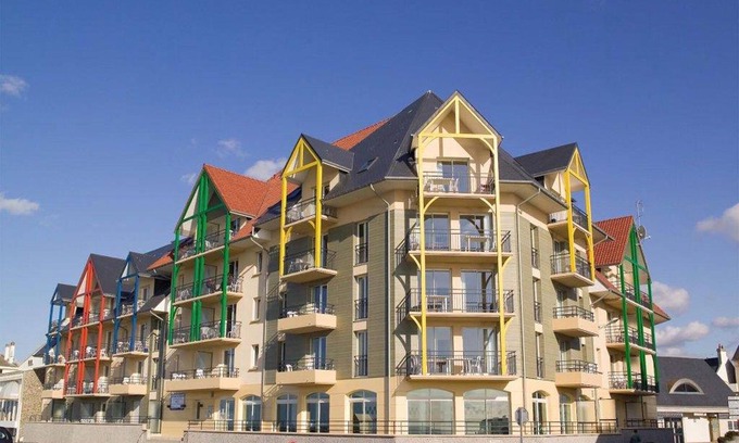 Cayeux-sur-Mer Apartment | Comfortably furnished apartment with a balcony or terrace with sea view