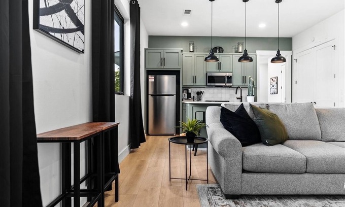 Cedar Crest Apartment | Comforts of Home - Dallas - Near Downtown with pool. Interns welcome