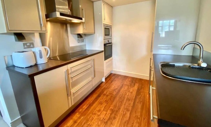 Grange Moor Apartment | Comfy 1-Bed Apartment in Huddersfield