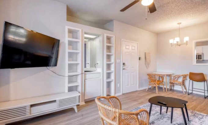 Milwood Apartment | Comfy 2BD Apt | Austin Texas