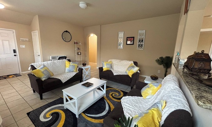 Princeton House | Comfy and Modern 4-Bedroom Home with King Bed, Workspace & Fast Wi-Fi