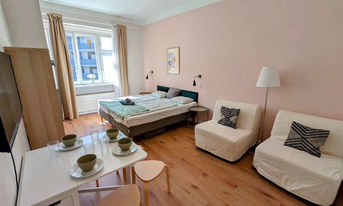 Zizkov Apartment | Comfy apartment sleeps 7