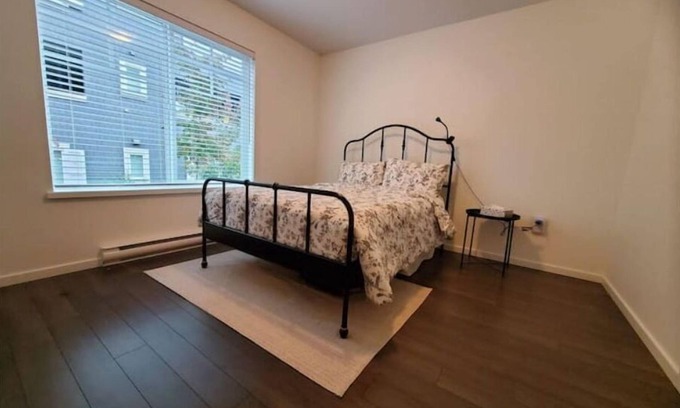 Guildford House | Comfy Double Bed w/Modern En-suite Bathroom