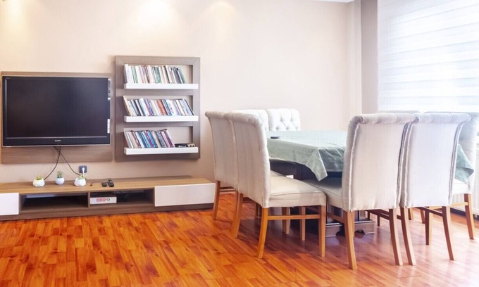 Atasehir Apartment | Comfy Flat with Balcony in Atasehir