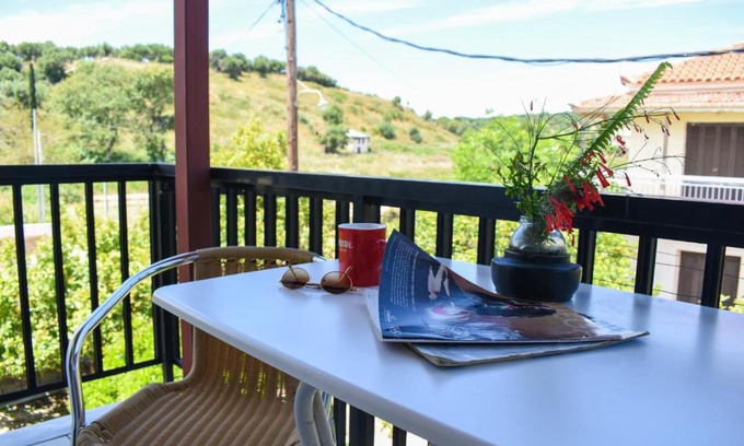 Foinikounta Apartment | Comfy green studio/just 150m to the beach