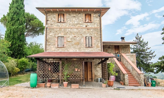 Montone Apartment | Comfy Holiday Home in Montone with private pool and garden