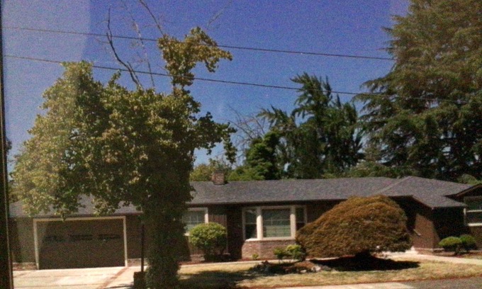 Roseburg House | Comfy home in nice neighborhood. Short walk to shops, wine, breweries and food