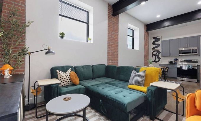 Cleveland Apartment | Comfy King Bed - Gym incl. - 10 min. to downtown