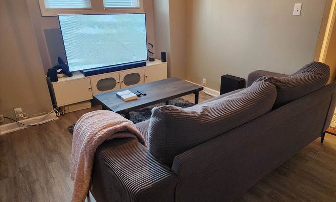 Fort Wayne Apartment | Comfy minimalist 3BR main house apt with priv yard by the Zoo