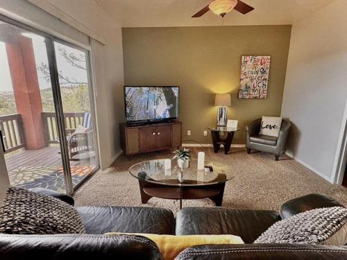 Prescott House | Comfy Mountain Side Stay - Incredible Views