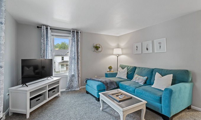 Portage Apartment | Comfy Nook- 2Bed w/WiFi, 20 Minutes from Wisconsin Dells