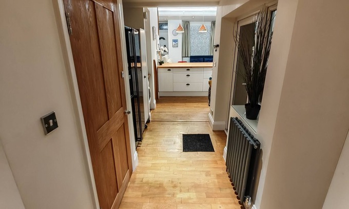 Winchester House | Comfy Open Plan 3 Bed House, Winchester