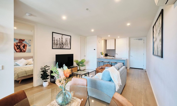 St Kilda Apartment | Comfy + stylish apartment in the heart of St Kilda - Heated rooftop heated pool.