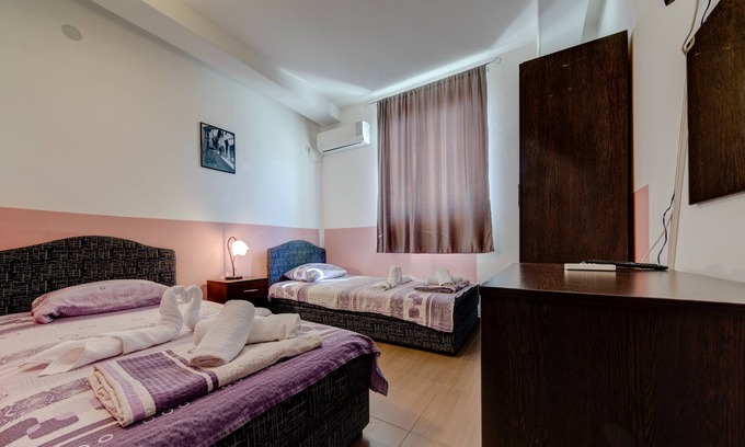Rozino Apartment | Comfy Twin Room W Breakfast Near The City Center