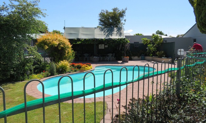 Springlands Hotel | Commodore Court Motel