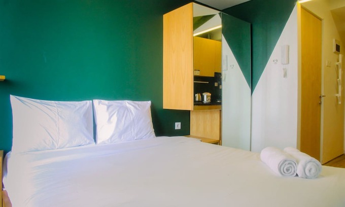Depok Hotel | Compact and Artsy Studio Cinere Bellevue Apartment