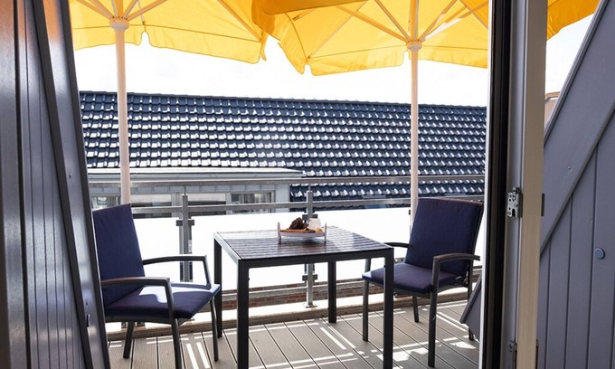 Norddeich Apartment | Completed in early 2017, this 80 sqm penthouse apartment in Norddeich's prime location is certainly one of the most beautiful (vacation) apartments on the entire North Sea coast.