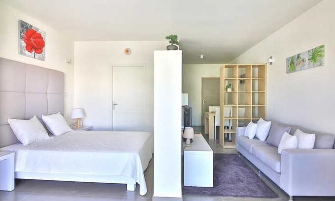 Rigaud House | Completely renovated studio located between Ottawa and Montreal