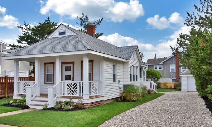 North Beach Haven House | Completely transformed Hampton style cottage! 2 from Beach!n