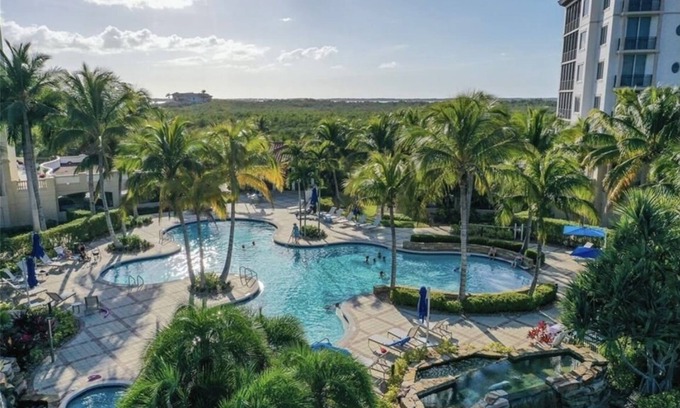 Bonita Springs Condo | Completely updated condo, private beach access, huge pool, gorgeous sunsets!