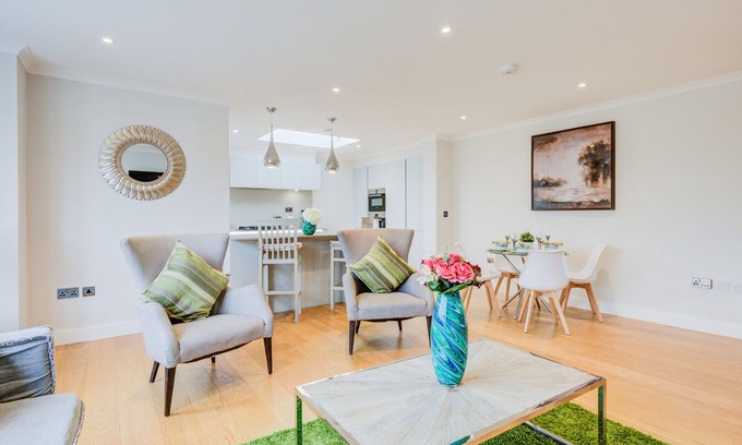 Syon Apartment | * CONCORD Apartment * KEW * 2 bed 2 bath w/Parking