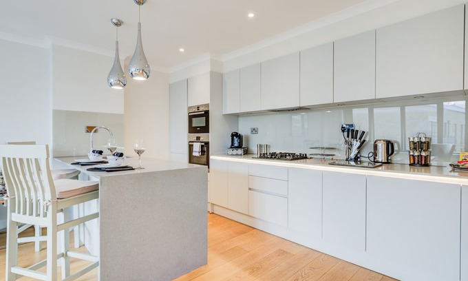 Syon Apartment | * CONCORD Apartment * KEW * 1 bed 1 bath w/Parking