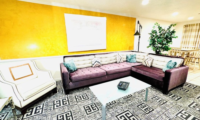Beverly Green Apartment | Condo,2Bedrooms,Sale,Strip,BOOK,Las Vegas,LVCC,SemaShow,wifi,SALE,pool,CES26