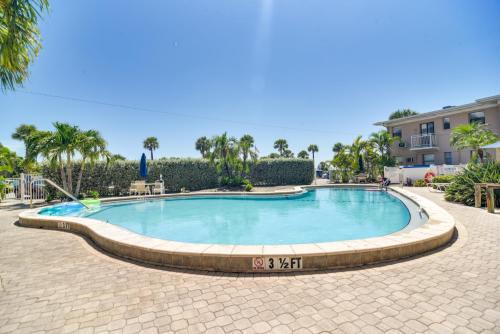St. Pete Beach Apartment | Condo at Upham Beach Park with Heated Pool Access!