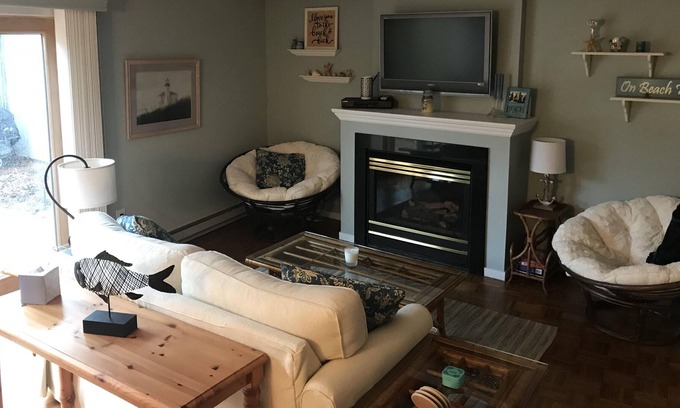 Villas at Montauk Downs Condo | Condo in Montauk Summer Special! Aug 1- Columbus Day - 27K