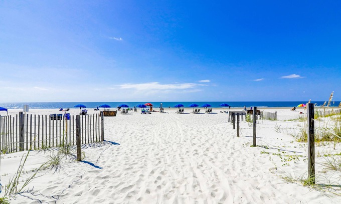 Hilton Head Island Condo | Condo in oceanfront complex with WiFi, balcony, outdoor pool, & beach access