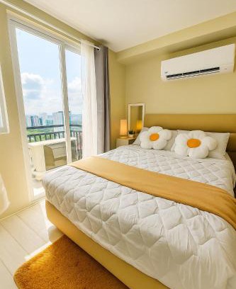 Cebu Apartment | Condo near Ayala Mall Cebu & IT Park - Sea and City View with Balcony