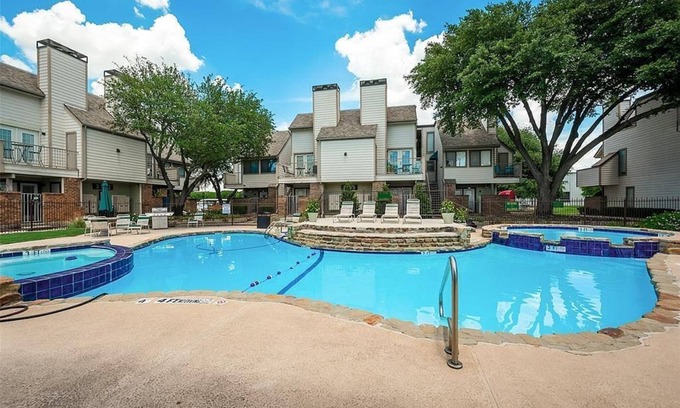Fort Worth Condo | Condo near Dickeys arena & Will Rogers Memorial Center with Pool Hot tub access